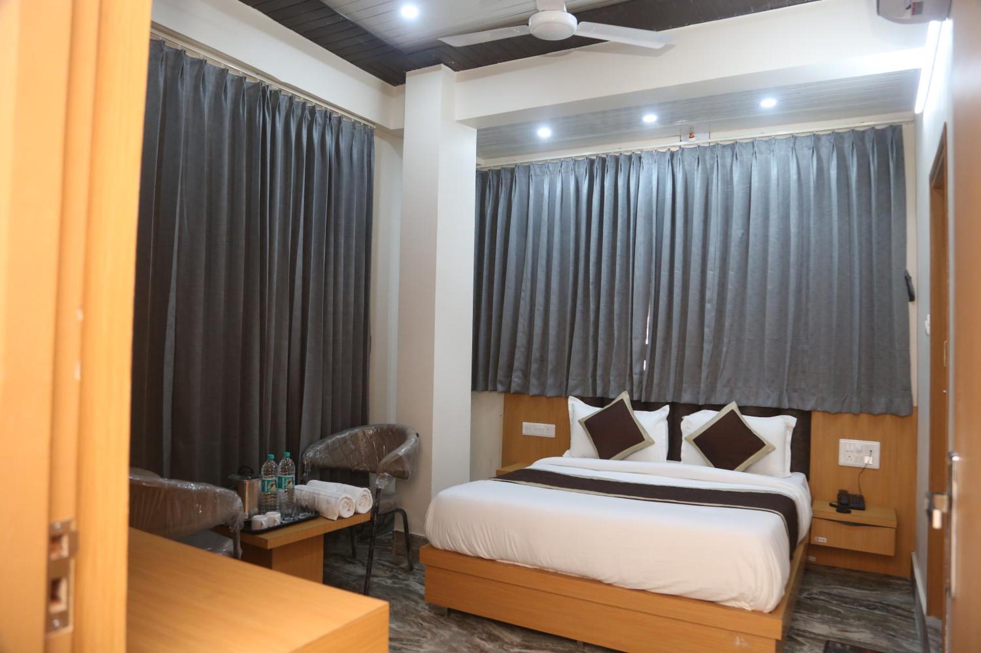 Hotel Kirti Plaza Chittorgarh Esterno foto