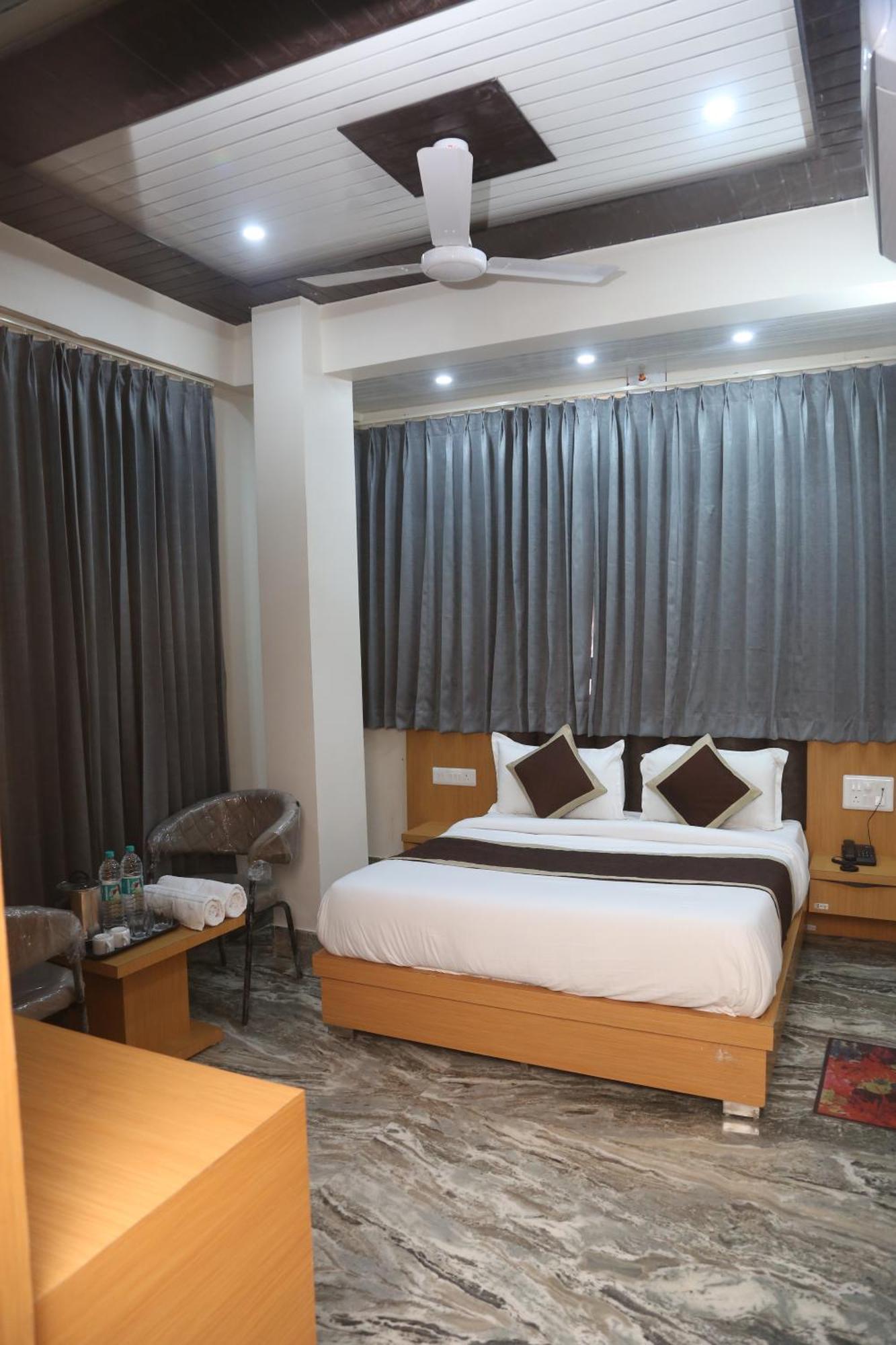Hotel Kirti Plaza Chittorgarh Esterno foto