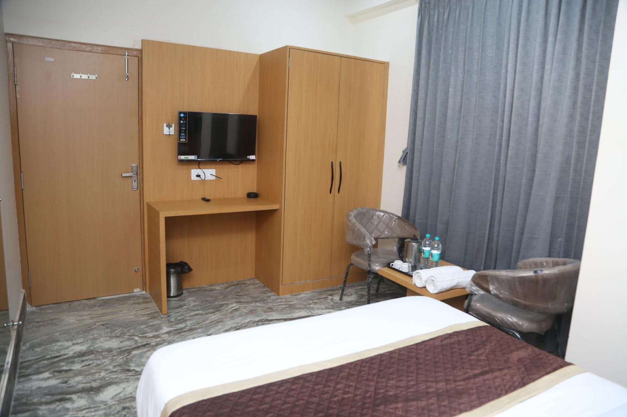 Hotel Kirti Plaza Chittorgarh Esterno foto