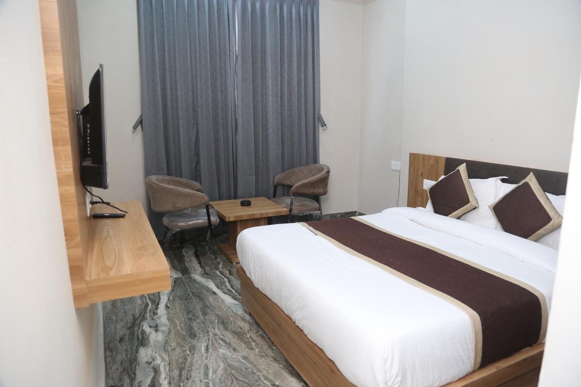Hotel Kirti Plaza Chittorgarh Esterno foto